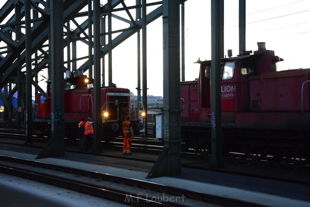 Zug 1 Koeln Deutz Hohenzollernbruecke Rich Rechtsrheinisch P58.JPG - Miklos Laubert